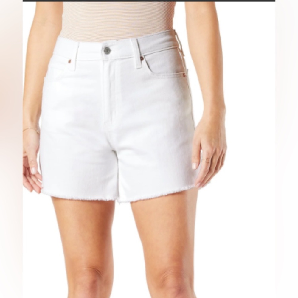 Plus size Levi’s woman’s white denim shorts
